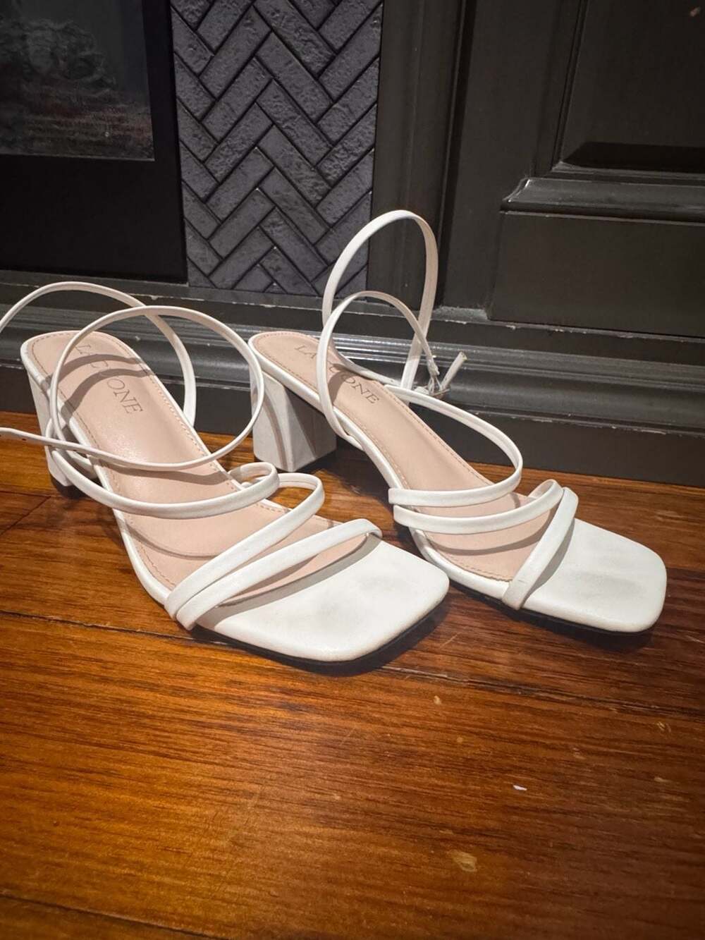 LACUONE Women's White Strappy Square Toe Block Heel Sandals SIZE 7